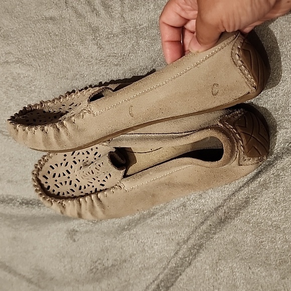 Women's Minnetonka moccasins - size 8 - Picture 6 of 8